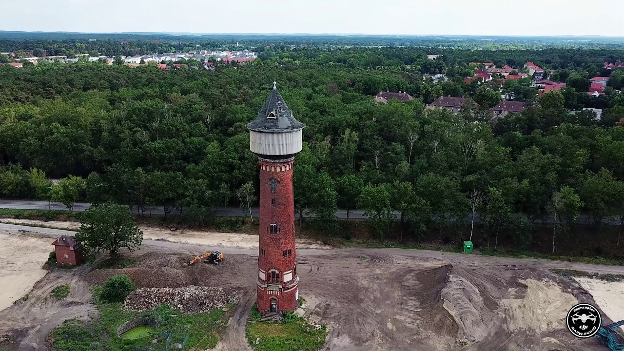 Elstal Bahnhof mit Wasserturm im Havelland