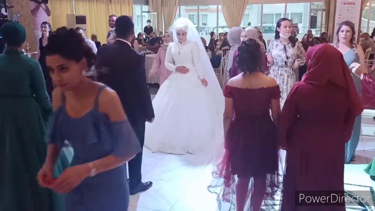 Bahar Mustafa &Ouml;zger &ccedil;iftinin d&uuml;ğ&uuml;n merasimi