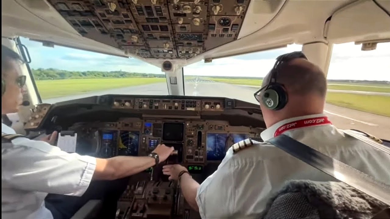 Jet2 30yr Old Boeing 757-200 Takeoff / Landing & Northern Lights Cockpit Flight to Faro / Manchester