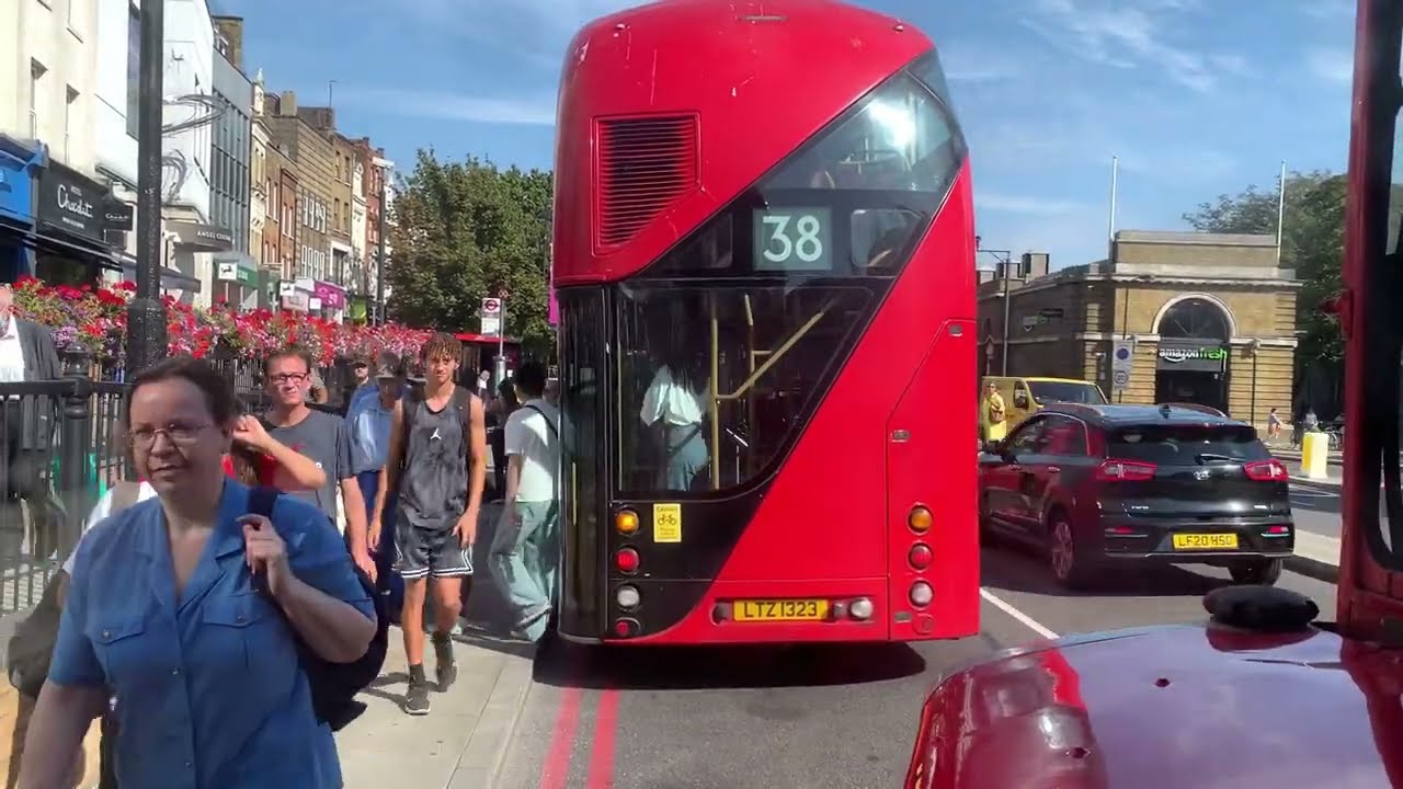 London Bus Route 38 Heritage Day RT3933 16-09-2023