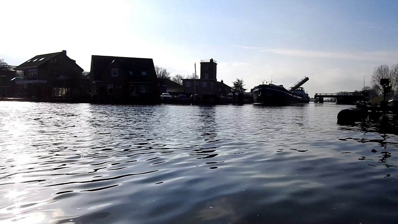 Slow TV : Binnenvaartschip vaart door de Ringvaart