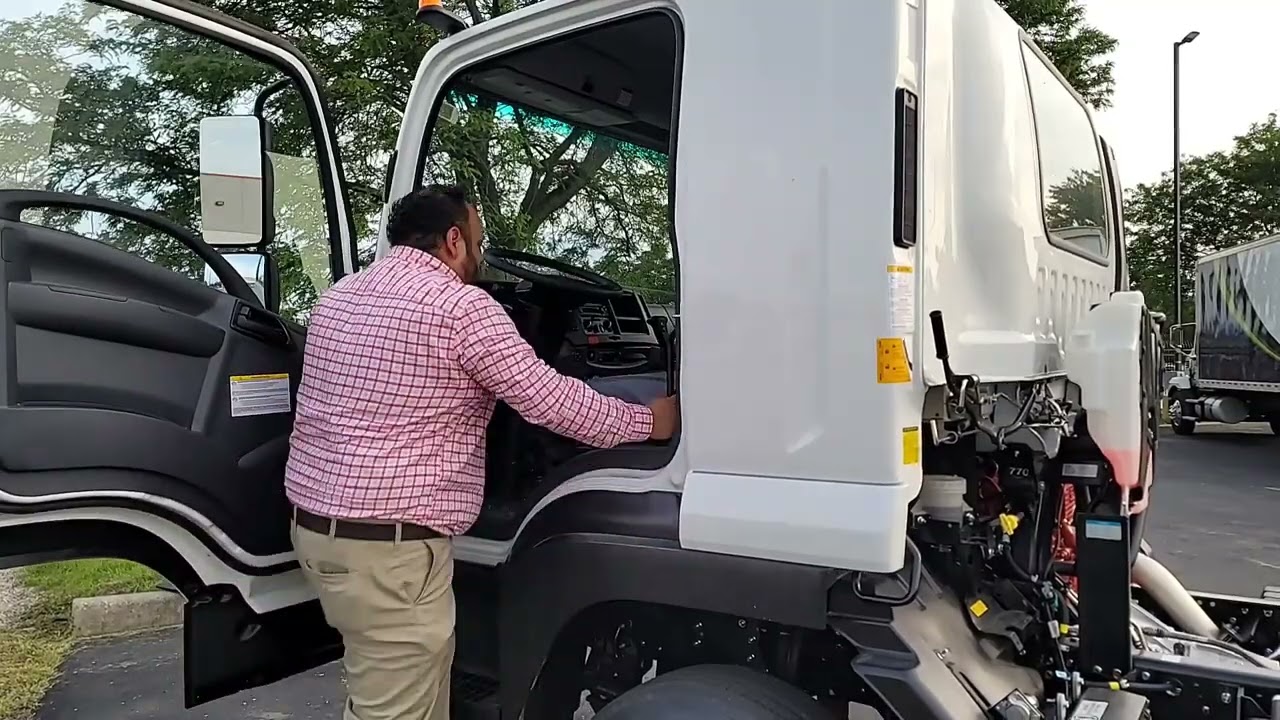 2023 Isuzu FTR - '22 Isuzu National Walk Around Challenge