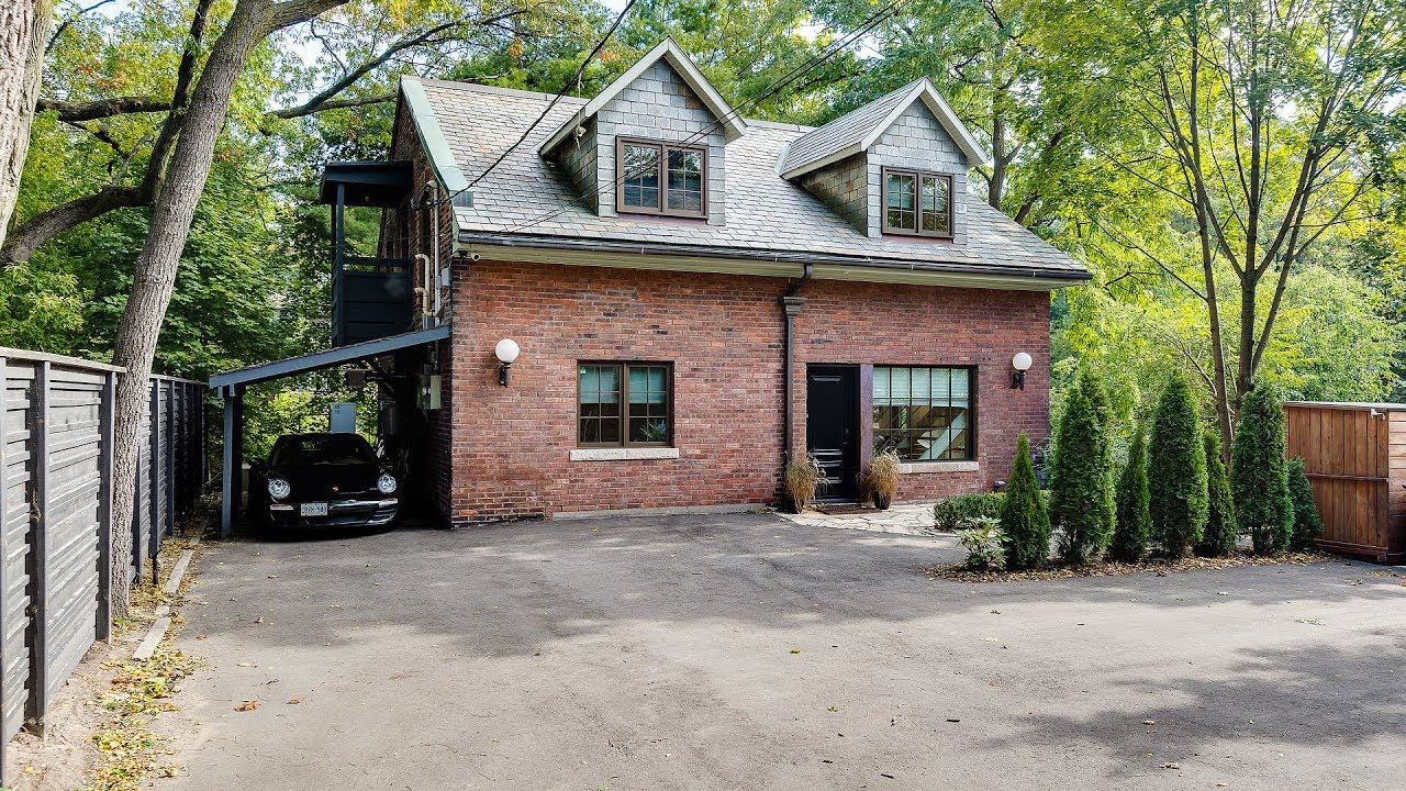 51R Indian Grove, Toronto, Ontario