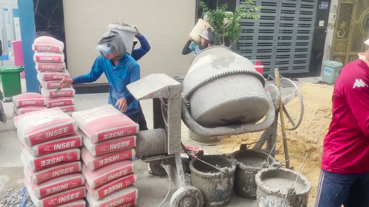 ĐỔ BÊ TÔNG SÀN NGÀY CẬN TẾT , VỪA GÓI BÁNH CHƯNG VỪA ĐỔ BÊ TÔNG