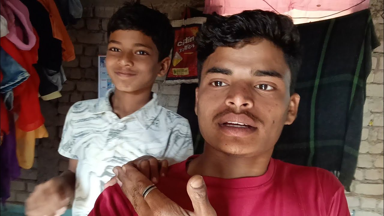 Hamare dukaan ke samne itni bheed kyon Hai 😯