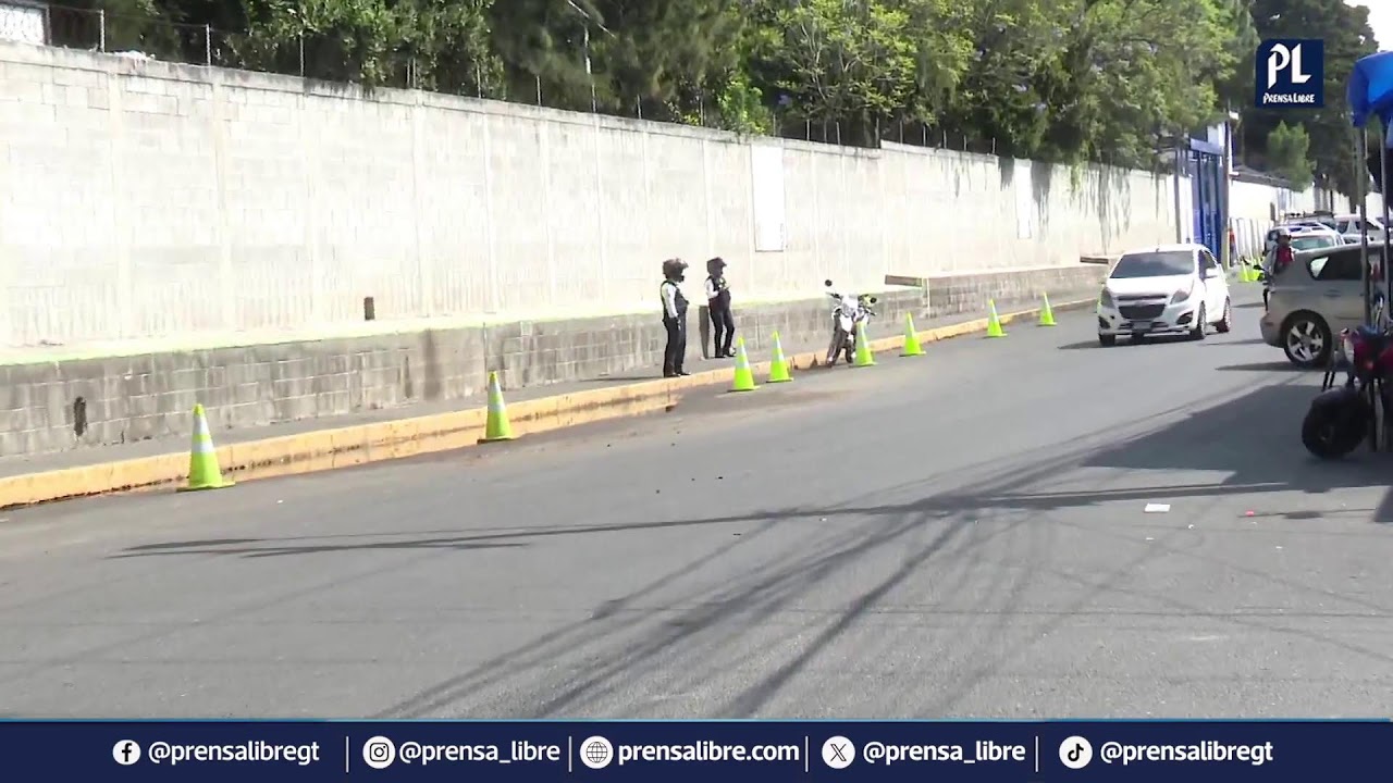 Desalojo en los alrededores del Hospital Roosevelt para habilitar ingreso de ambulancias