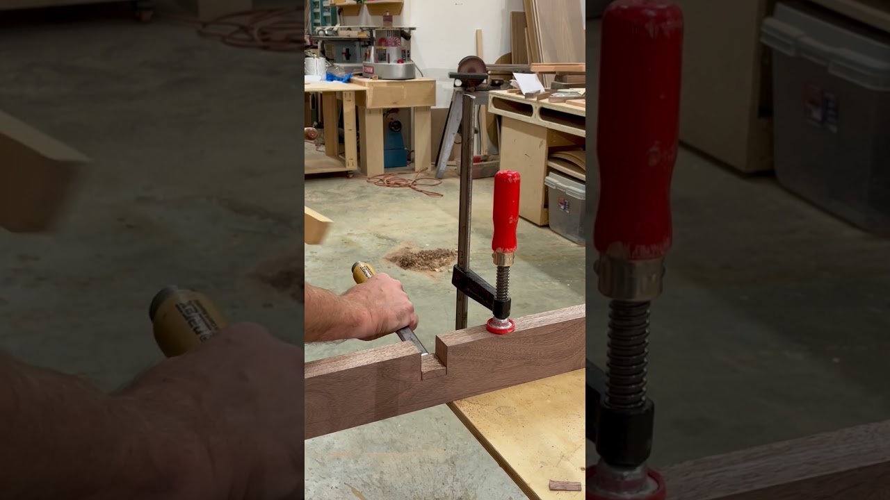 Making a half lap joint with hand tools #craftsmanship #woodworking #furnituremaking