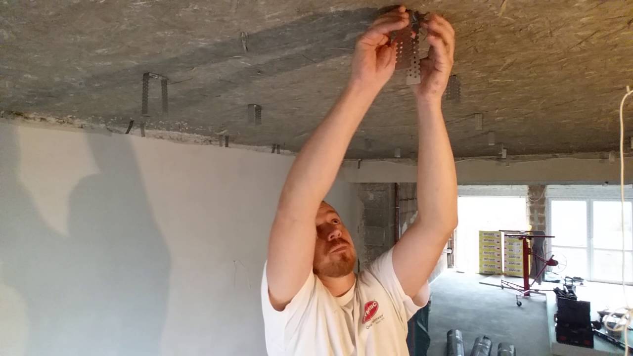 Wbijanie kołków stalowych za pomocą wiertarki SDS - Montaż wieszaków typu ES do stropu betonowego