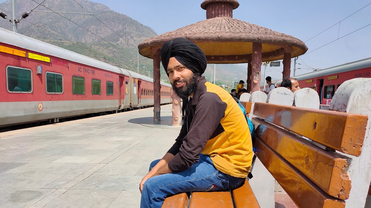 Delhi To Katra In 19803 Kota-Katra Express.. *Beddings Toh Mil Gyi Lekin...*