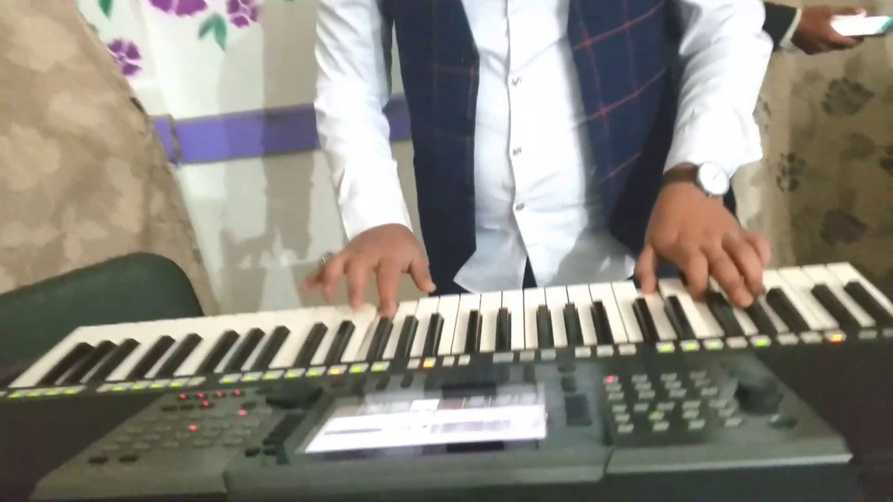 يمني موهوب يعزف أغنية (يَـمَـنِـيُّون) بأسلوب رائع👍👍