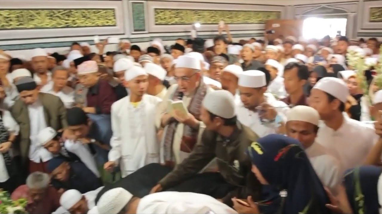 part 1#Kenangan RINDU// PROSES PEMAKAMAN KH.GUS LUQMAN  ponpes bahrul maghfiroh malang