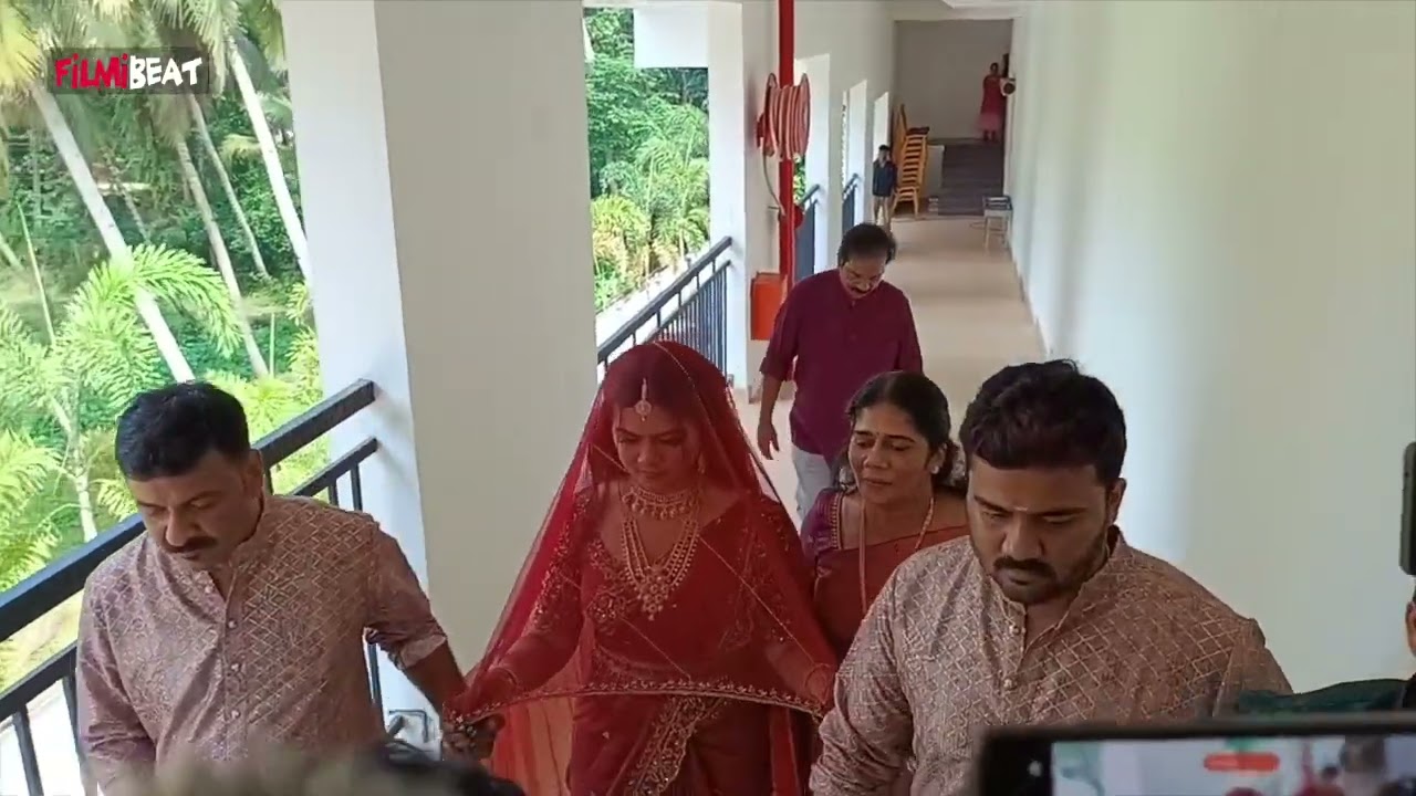 താലപ്പൊലിയും പുഷ്പ്പവൃഷ്ടിയുമായി മീനാക്ഷി കതിർമണ്ഡപത്തിലേക്ക് | meenu v lakshmi