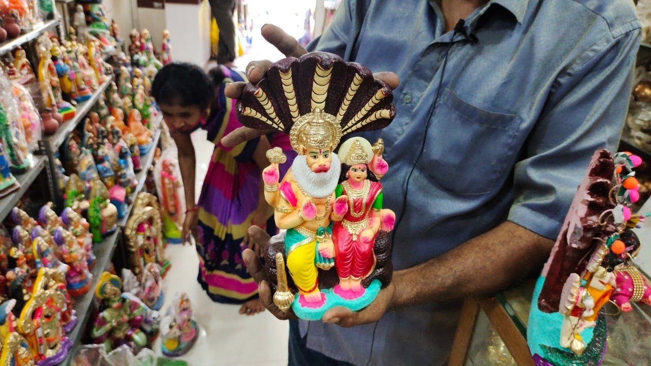 மதுரை புது மண்டபம் பக்கத்துலதான் இந்த கடை இருக்கு நவராத்திரி வரப்போகுது எப்போ இந்த கடைக்கு போறீங்க