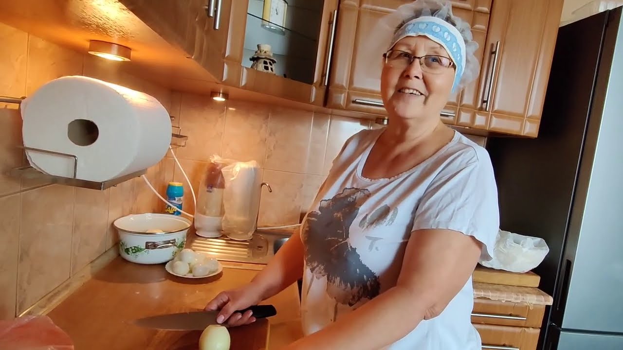 Пирог луково - капустный по маминому рецепту 🌻🌻🌻Нянчимся с внучкой