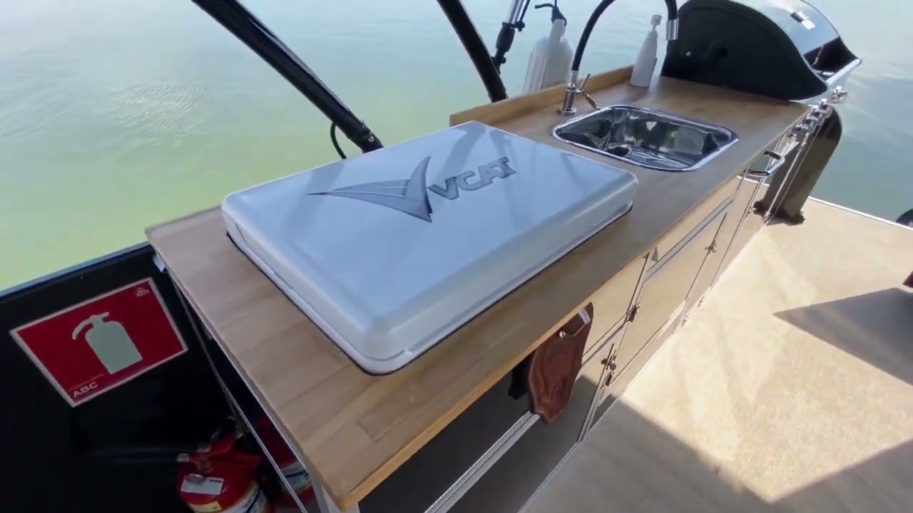 Você precisa conhecer a PONTOON Aurora 900t