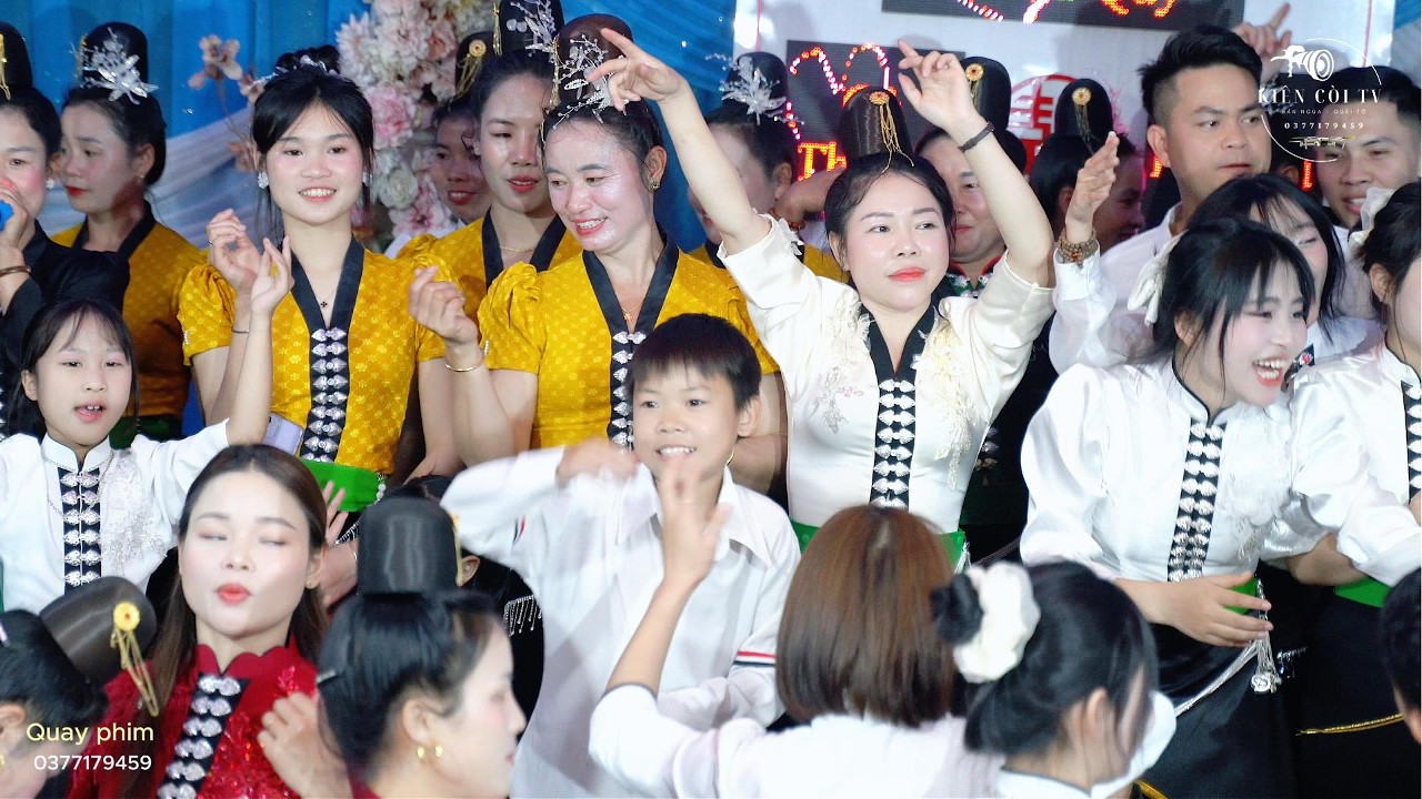 NHẤT CHỊ EM BẢN KỆT  NHẢY QUÁ CĂNG ĐÁM CƯỚI.CÀ THƯƠI  & LÒ SƠN  “ TẠI NÀ SÁY XÃ CHIÊNG SINH “