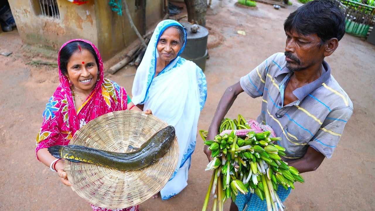 বর্ষায় কোচ দিয়ে শোল মাছ ধরে পুকুরের শাপলা দিয়ে রান্না | Water lily and Shol fish recipe | villfood
