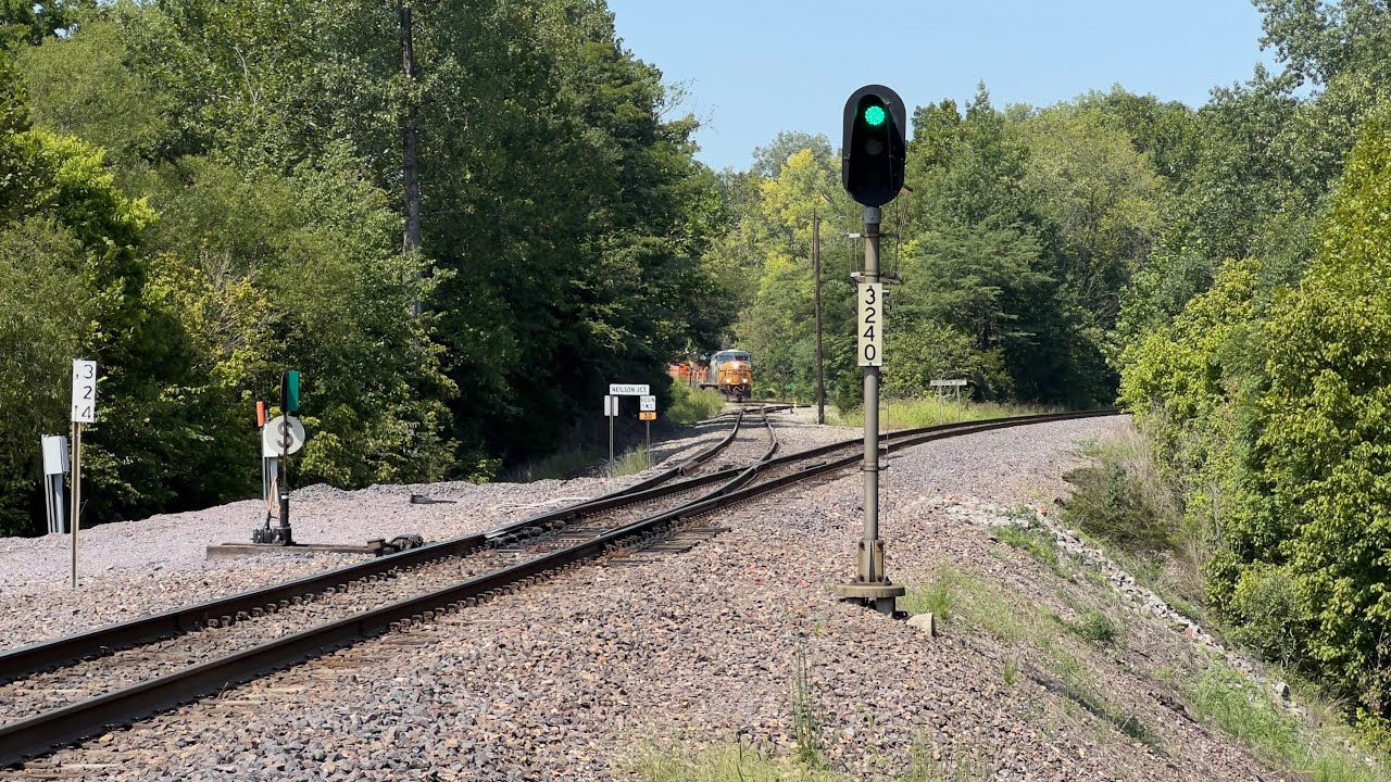 CSXT 5219 leads the BNSF L-CHI6571 at Neilson Junction - August 29, 2023