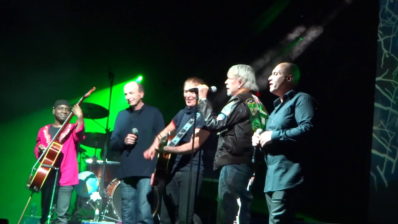 Renaud remonte pour la première fois sur scène après 10 ans d’absence avec I Muvrini..Rouen 7/2/2016