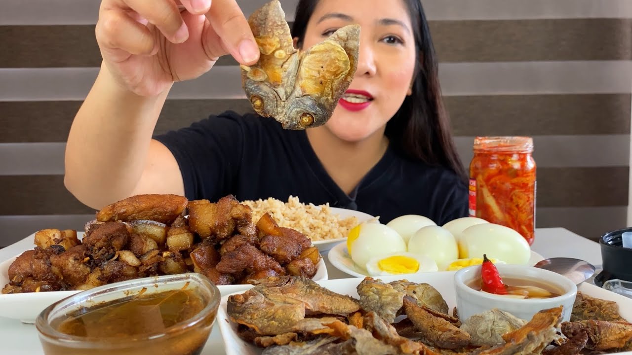 NAGMAMANTIKANG PORK ADOBO AT CRISPY DANGGIT