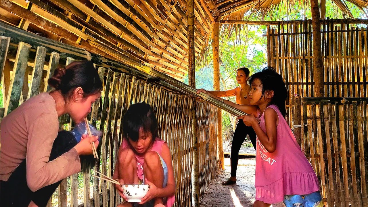 Build a house and dig up cassava root to eat temporarily under the hot summer sun