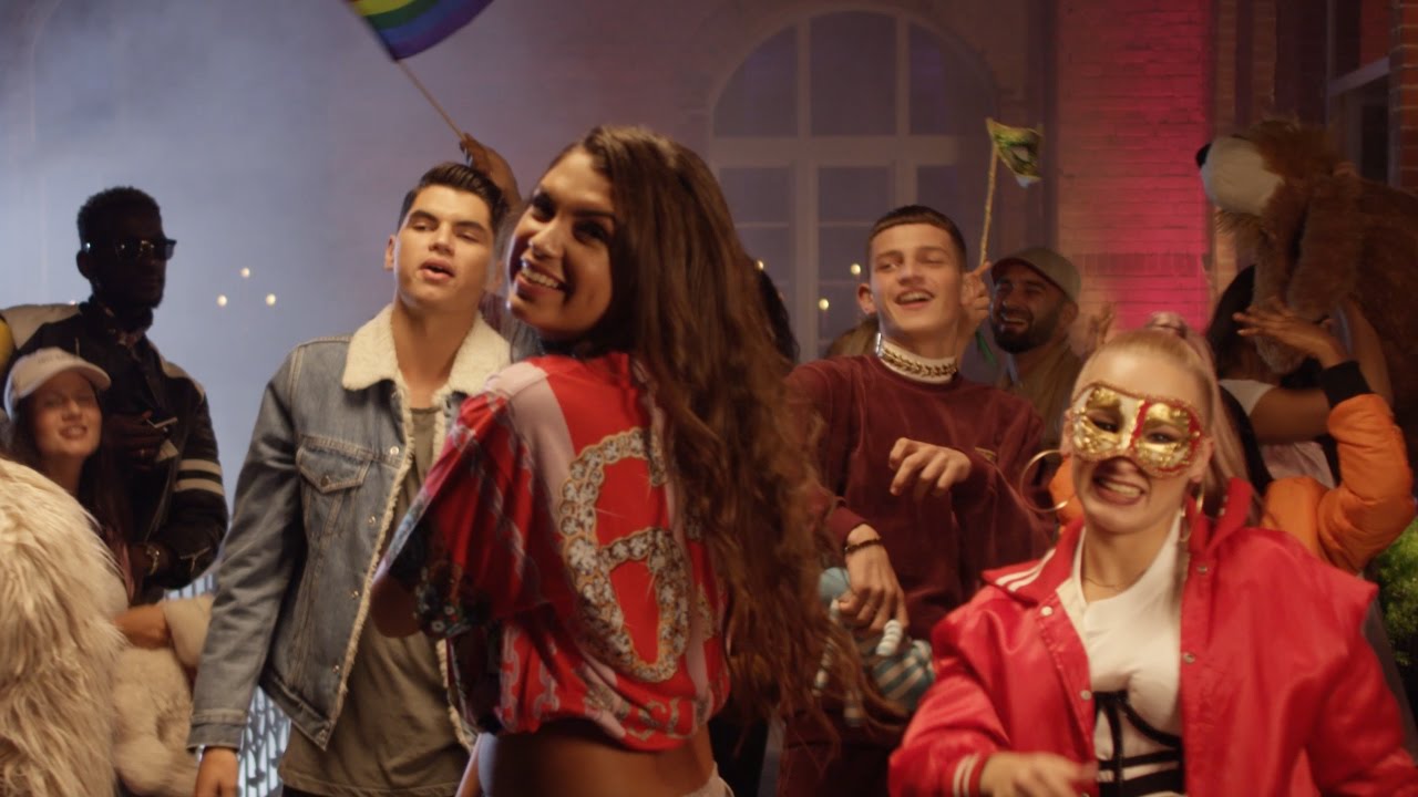 Dafina feat. Rinor - Bottles Up (Official Video)