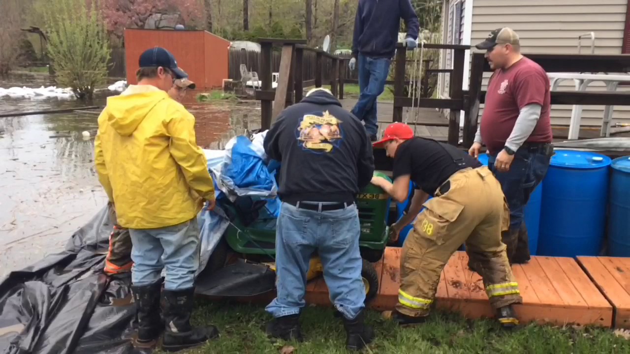 Lake Ontario flooding brings Community together