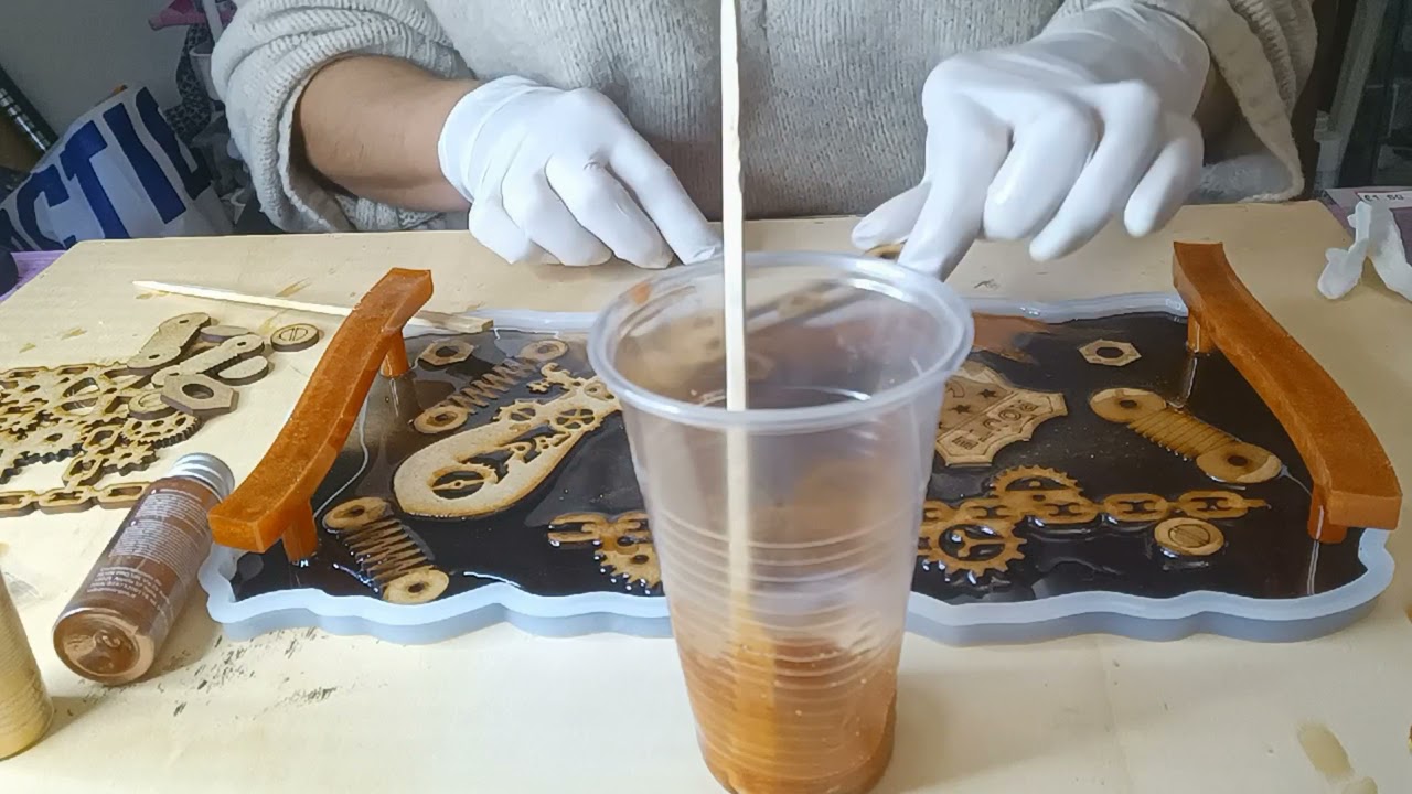 Atelier débutant plateau résine époxy steampunk@Resin_Pro #scrapcolors #idéecadeau 😁