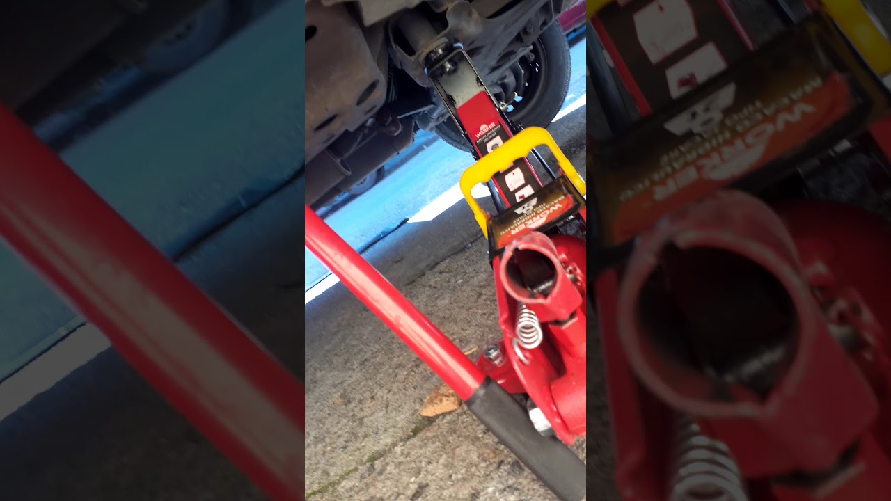 Dreno Ford  KA 17 vazando pra dentro do carro