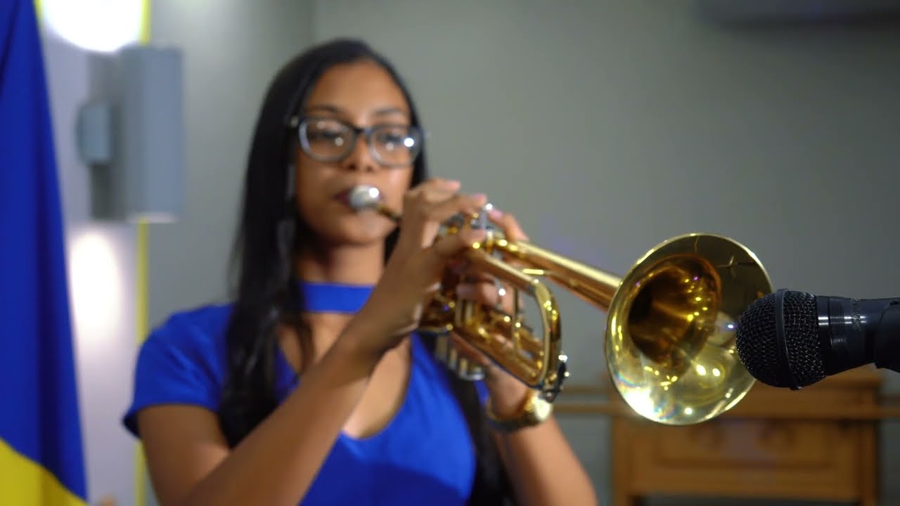 RÍOS EN LA SOLEDAD - CAROLINA HERNANDEZ (VIDEO OFICIAL)