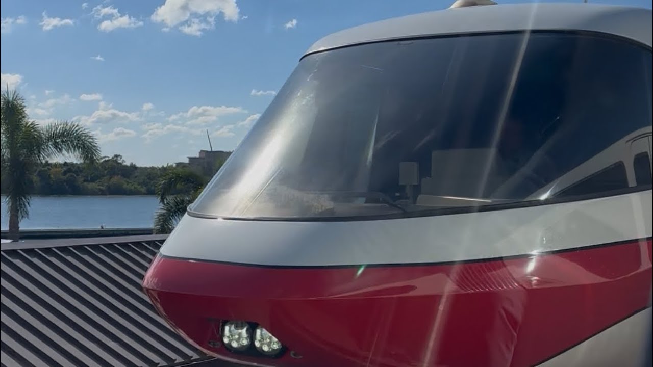 Monorail racing from Magic Kingdom to the Transportation and Ticket Center! #monorail #magickingdom