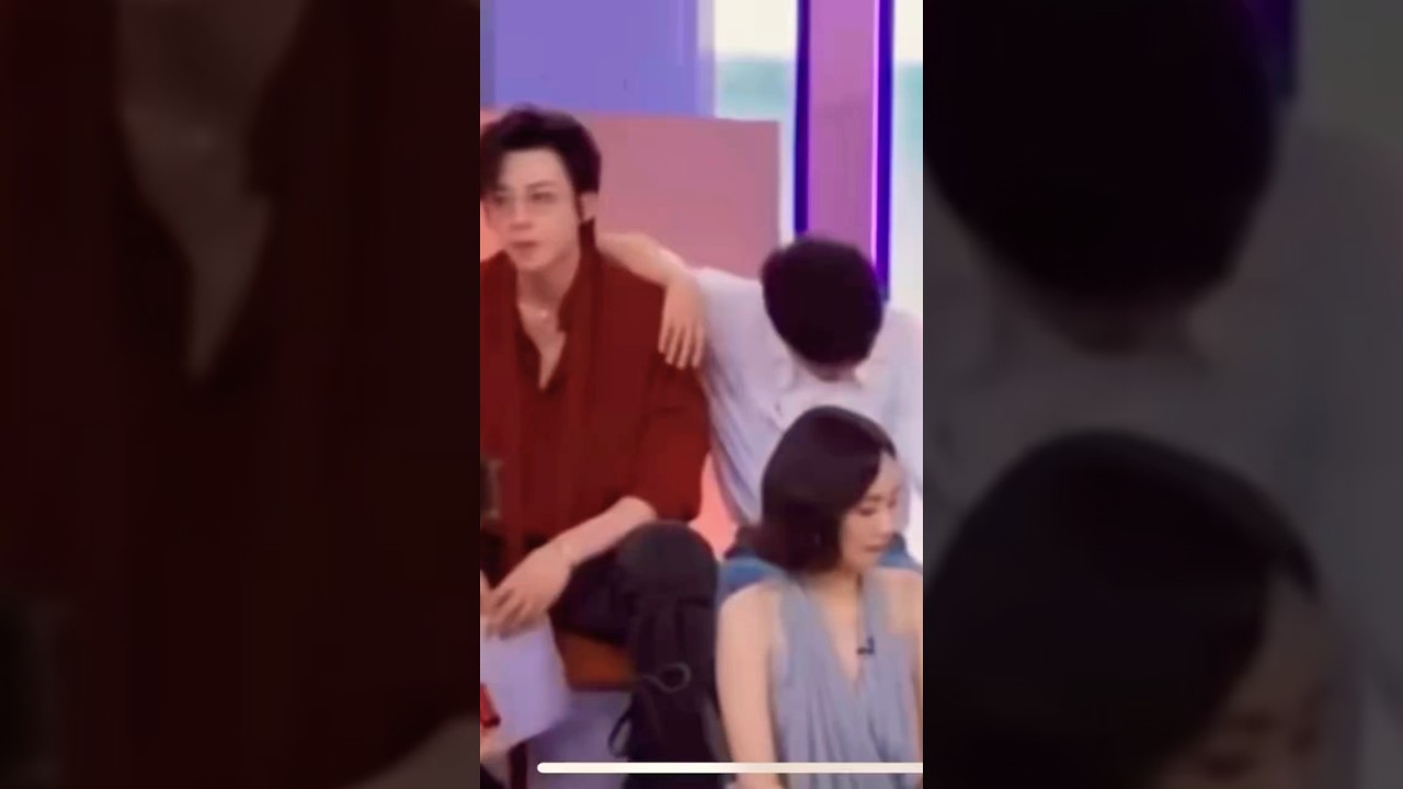 #liuyuning #劉宇寧 #周深 他們兩個好像上課坐在課堂後面不專心聽講，偷偷玩鬧的小朋友們They look so cute together #珠簾玉幕 #cdrama #zhoushen