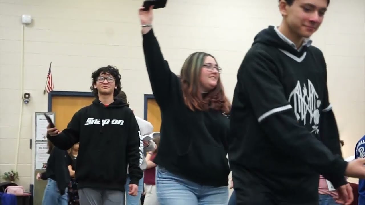 Students collaborate on and off stage to prepare for 'Freaky Friday'