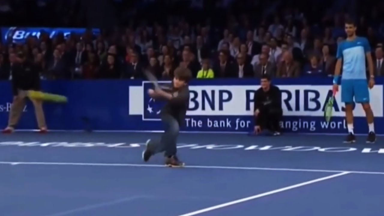 ► Tennis, un enfant de 12 ans qui lobe Roger Federer !