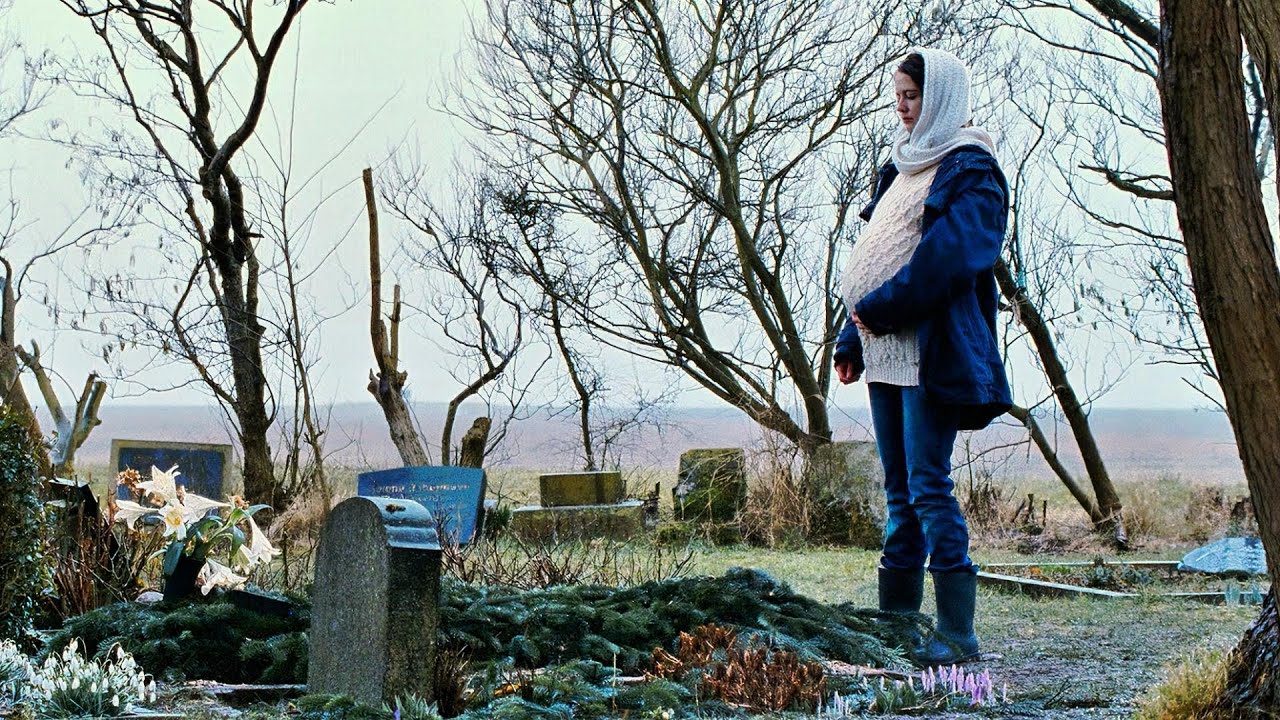 &laquo;Чрево&raquo; (2010): Ребекка клонирует своего мёртвого мужа, рожает его и позже рожает ребёнка от клона.