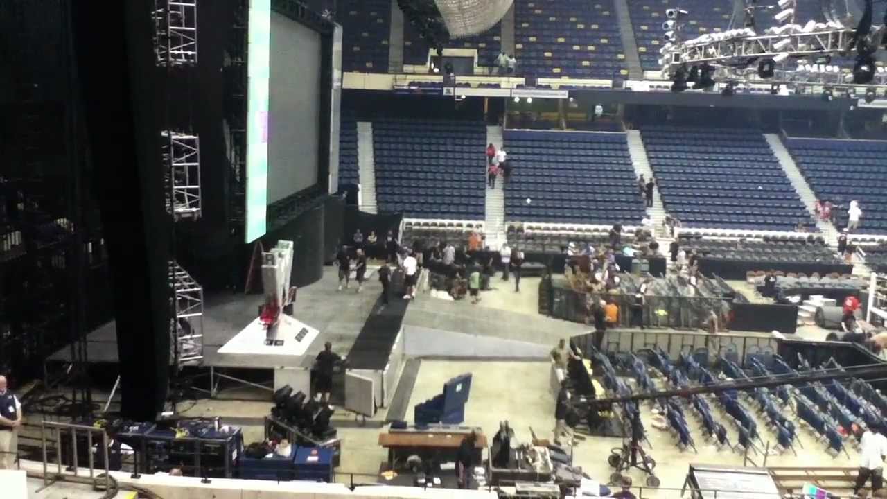 [2012] taking apart the OLD WWE Raw set