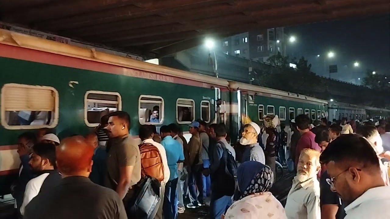 Most Danger Rail Crossing Of Bangladesh || Rail Crossing In Dhaka City || Bangladesh Railway