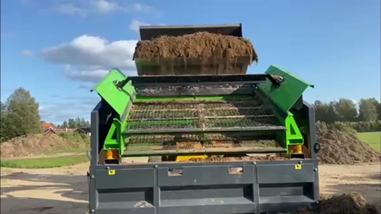 Sorteringsverk MS BIG sorterar matjord. Miniscreen MS BIG doing soil harp