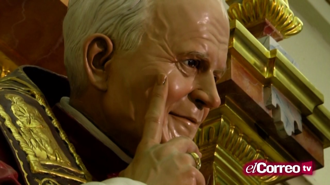 Juan Pablo II en la capilla de la hermandad de La Estrella (El Correo TV)