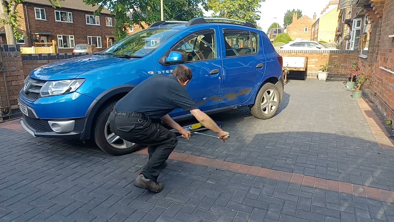 Mobilny podnośnik nożycowy 1500kg. Test i opis działania.