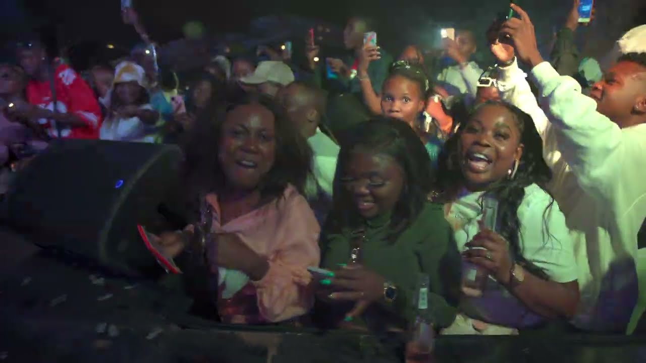 Busta 929 Live Performance in Mozambique | Amapiano | #UneditedClip