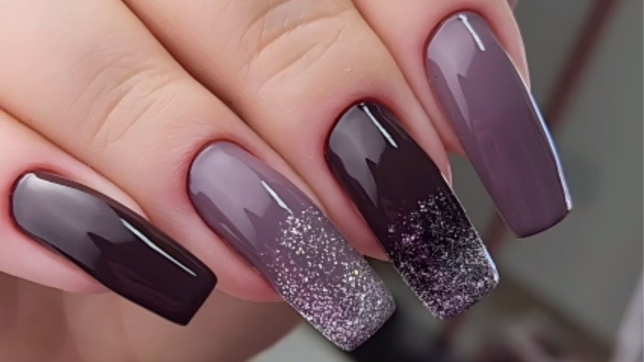 Unhas decoradas com cascata de glitter por Faby Cardoso