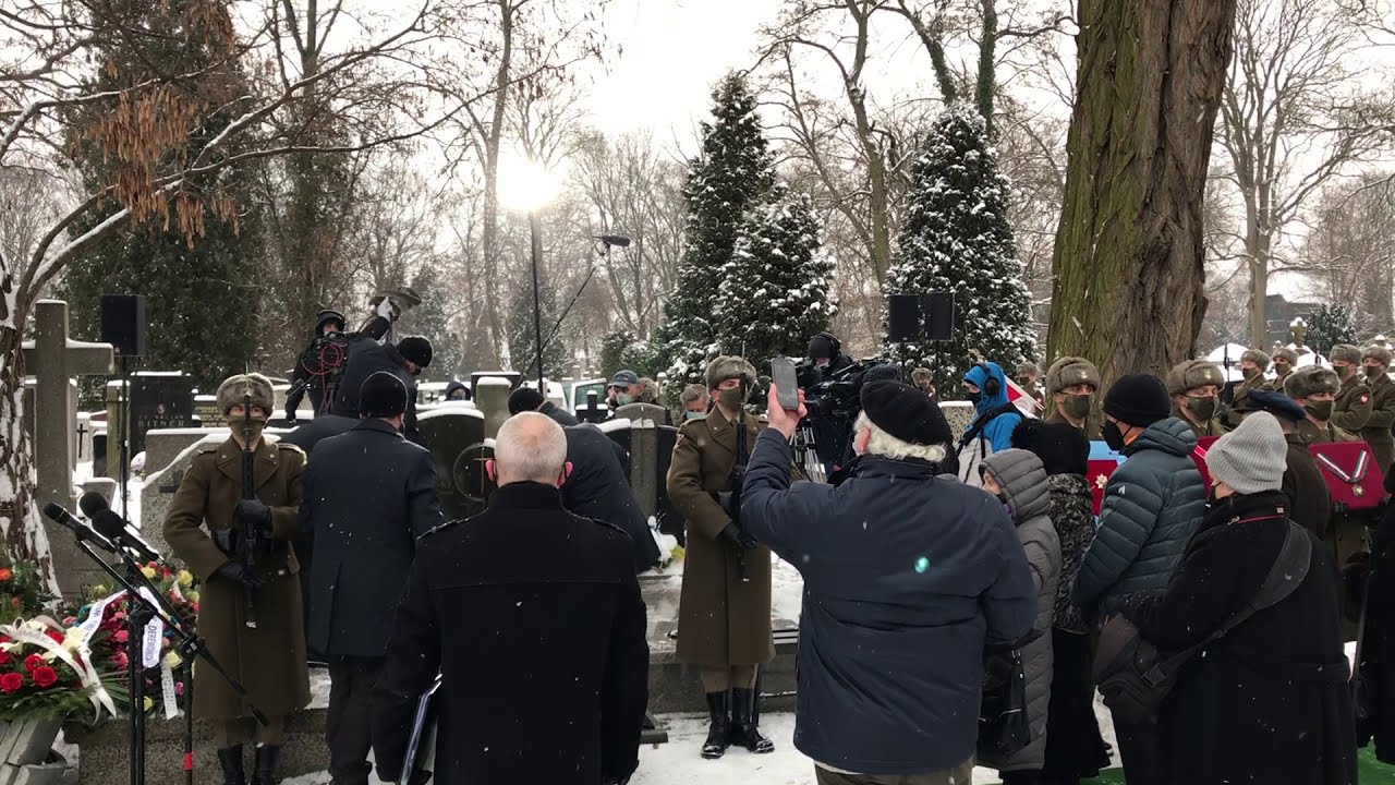 Pogrzeb Henryka Chmielewskiego - PAPCIA CHMIELA. 10.02.2021 r. Salwa honorowa.