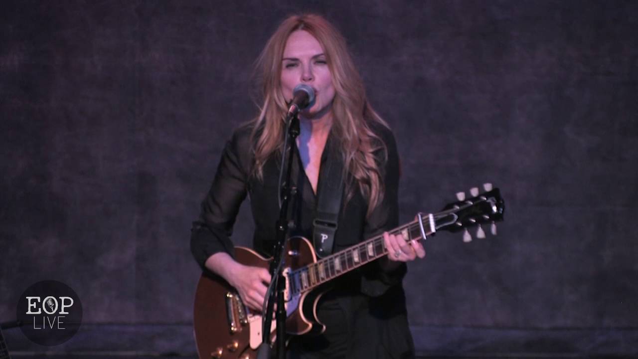 Mary Fahl 