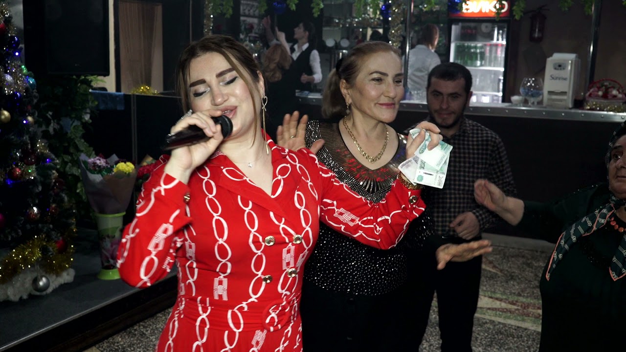 Как же она красиво поет на аварском