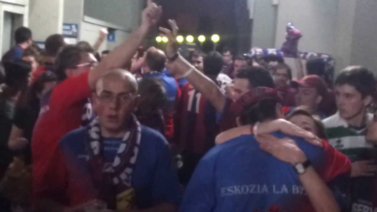 a las armas salida del campo aficion del s.d.Eibar