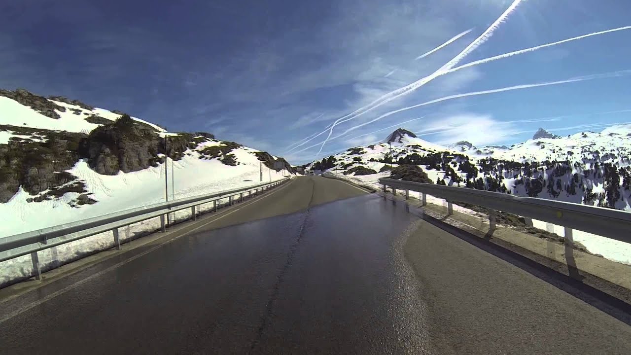 Subiendo el Puerto de Belagua (Navarra) nevado