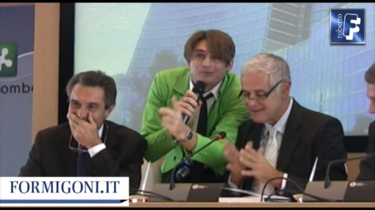 Formigoni: presidente canterino per le Iene
