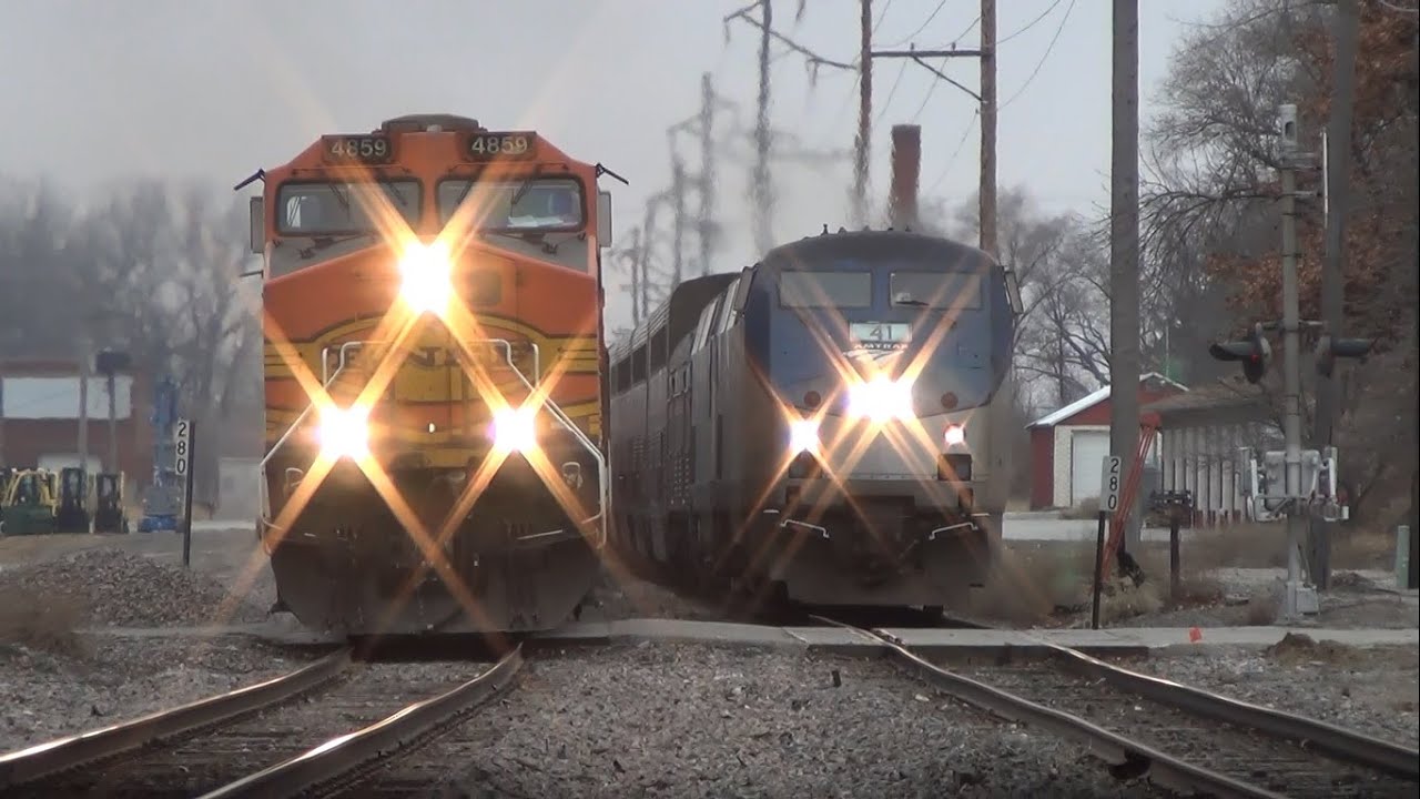 The most EPIC train race you'll ever see! Amtrak vs. BNSF in Ottumwa, IA 12/9/14