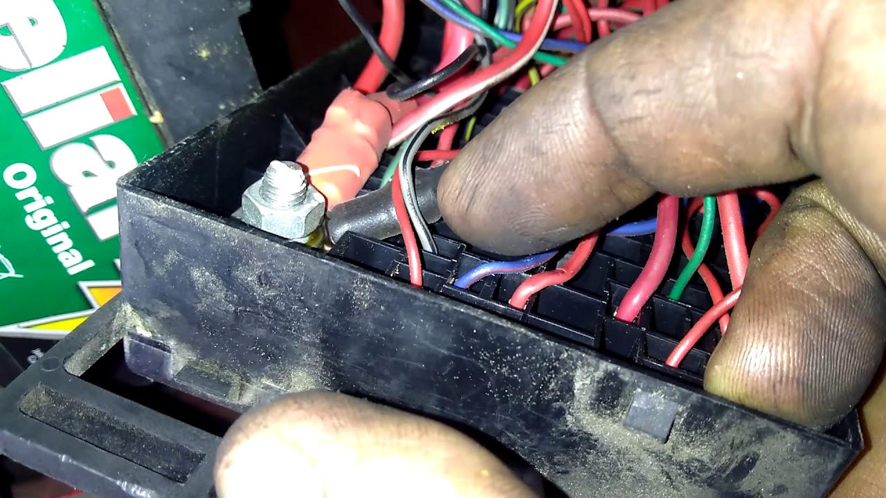 Chery QQ 2012 1.1 com problema no farol alto aceso direto problema na caixa de fusível externa.